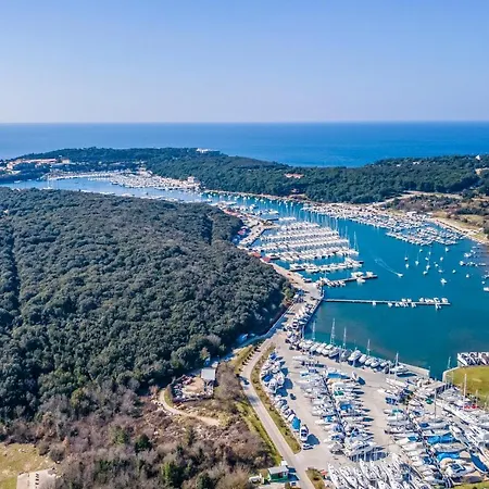 Pula, Family Friendly, Comfortable, Free Parking And Wifi *
