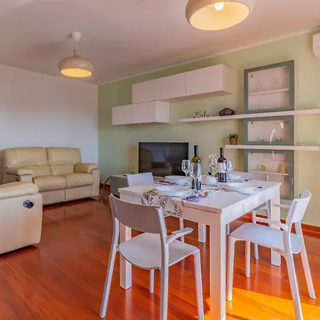 Pula, Family Friendly, Comfortable, Free Parking And Wifi * Pula