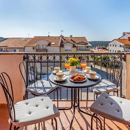Pula, Family Friendly, Comfortable, Free Parking And Wifi Pula