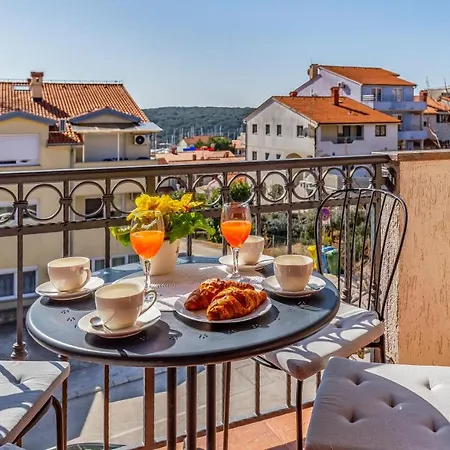 Pula, Family Friendly, Comfortable, Free Parking And Wifi * Pula