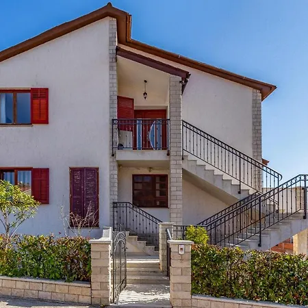 Pula, Family Friendly, Comfortable, Free Parking And Wifi Pula