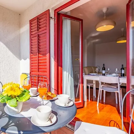 Apartment Pula, Family Friendly, Comfortable, Free Parking And Wifi