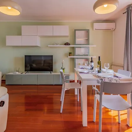 Pula, Family Friendly, Comfortable, Free Parking And Wifi