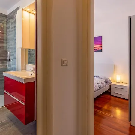 Pula, Family Friendly, Comfortable, Free Parking And Wifi Apartment Pula