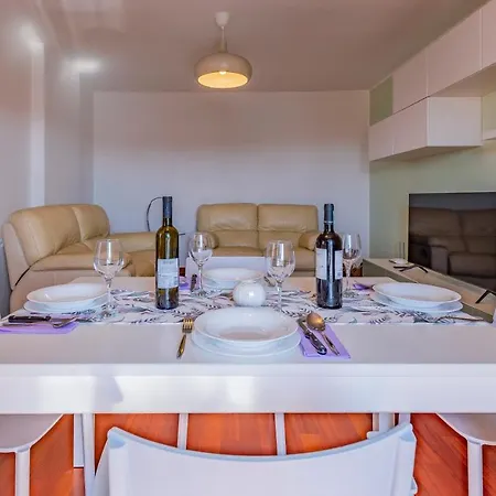 Pula, Family Friendly, Comfortable, Free Parking And Wifi Pula