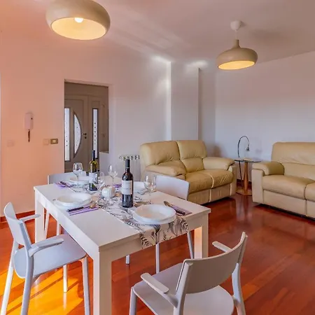 Apartment Pula, Family Friendly, Comfortable, Free Parking And Wifi *