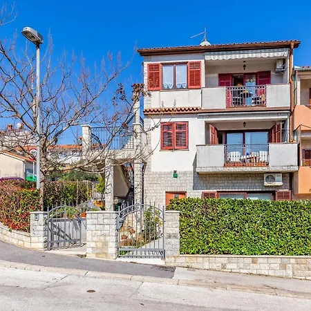 Pula, Family Friendly, Comfortable, Free Parking And Wifi * Pula